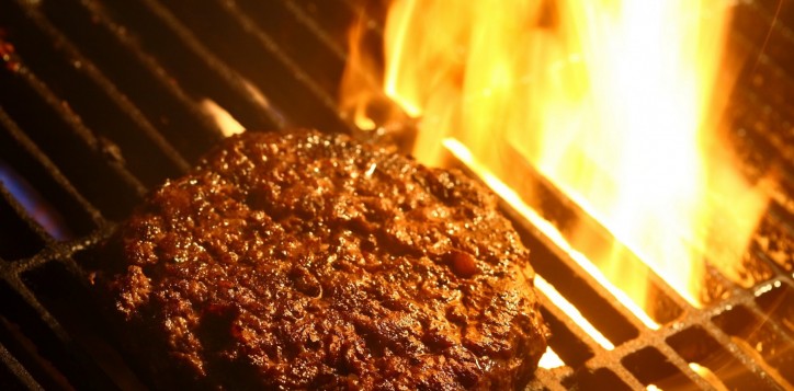 barsrestaurants-joekoolspoolsidegrill-fromthegrill