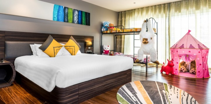 guestrooms-familyroom