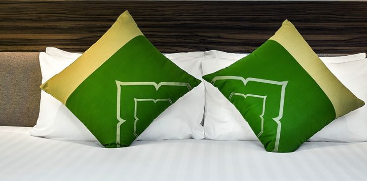 novotel-phuket-resort-bed-master