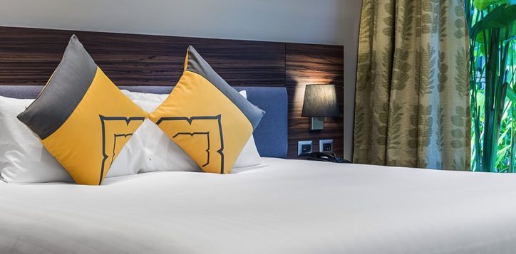 novotel-phuket-resort-suite-bedroom1