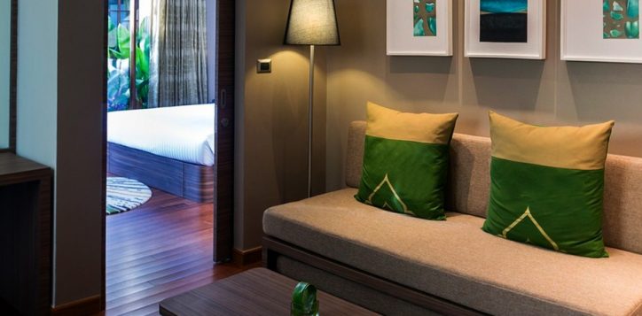 novotel-phuket-resort-suite-living2