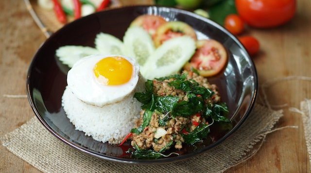 novotel-phuketkaron-oceans-restaurant-pad-kaprow-moo