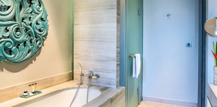 room-deluxe-bathroom-2-2-2