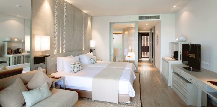 room-deluxe-room-01-deluxe-room-2-2