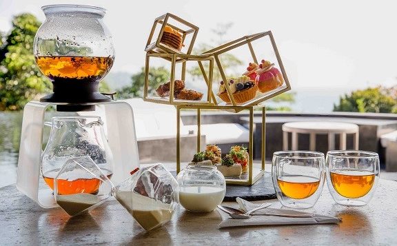 the-pullman-play-tea