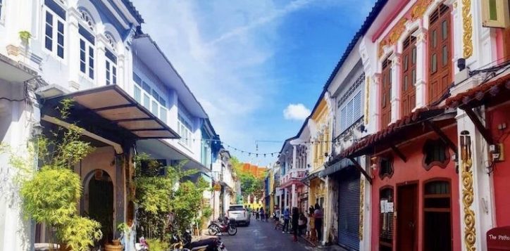 5-soi-romanee-photo-credit-instagram-devynjanet-1024x728