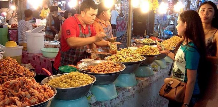 7-phuket-weekend-market1
