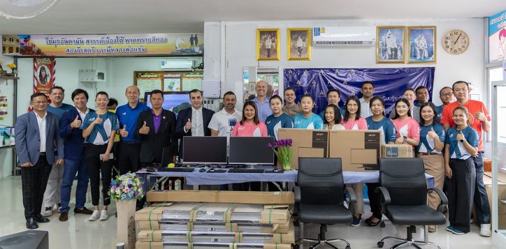 accor_heartbreak_hill_mini-marathon_2024_handover-3