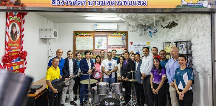 accor_heartbreak_hill_mini-marathon_2024_handover-4