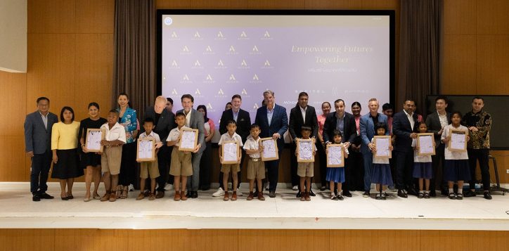 accor_heartbreak_hill_mini-marathon_2024_handover-6