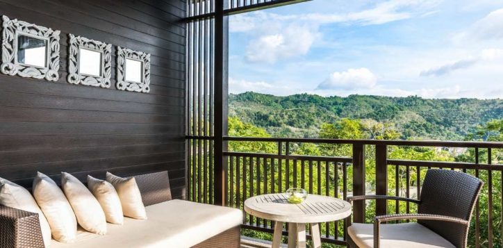 grand-deluxe_balcony-1