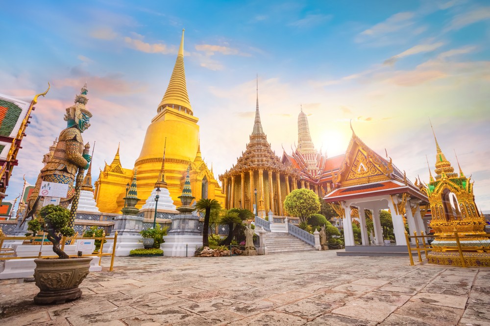 Bangkok’s Old Town has a lot to offer, both in terms of historical and cultural richness, but there are some must-see attractions that are well-known