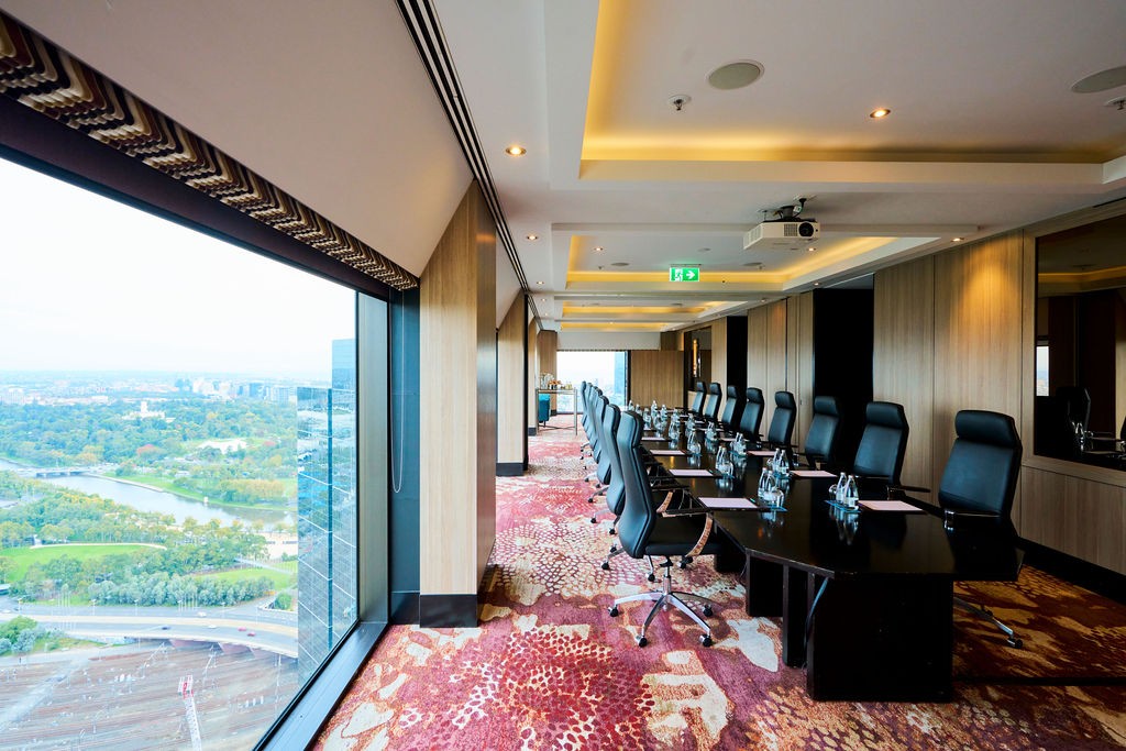 Level-35-East-Tower-Suite-with-View-1.jpg