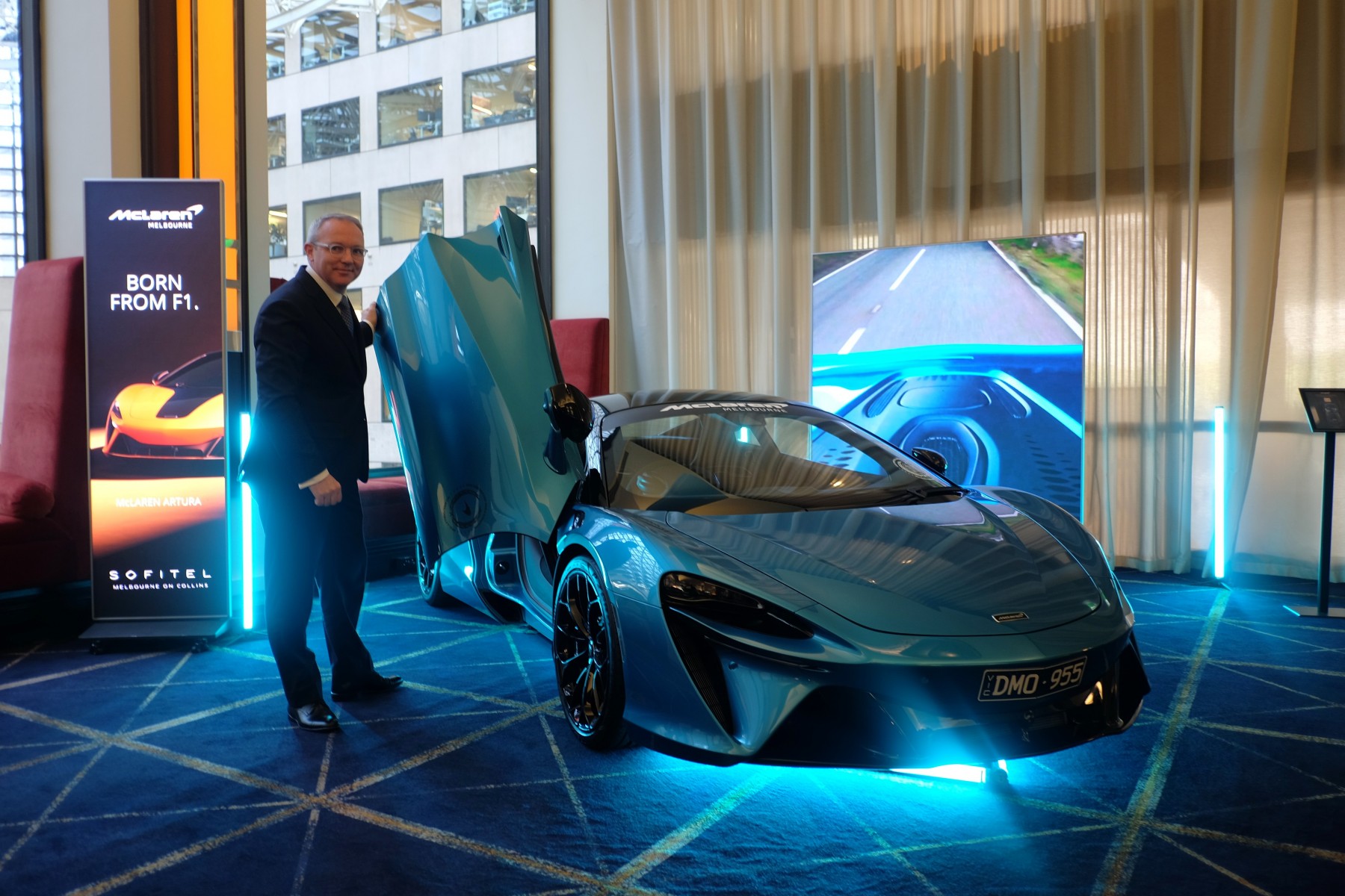 supercar-glamour-arrives-for-foruma-1-week