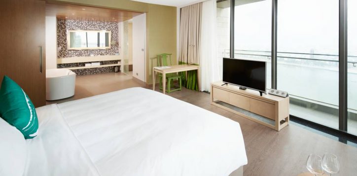 serviced-apartment-3-bedroom-master-bedroom-2