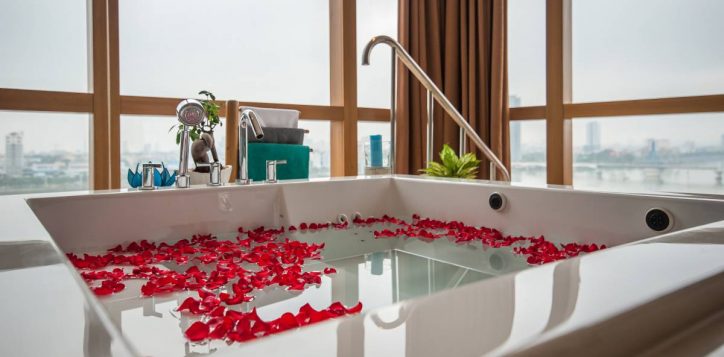 spa-_-fitness-section-spa-photo-2-2