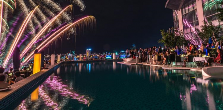 novotel-danang-diff-2023-pool-bar-2