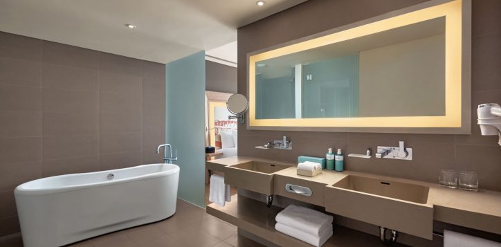 novotel-danang-premier-han-river-suite-1