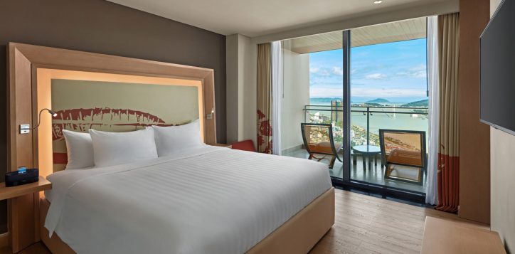 novotel-danang-premier-han-river-suite-2
