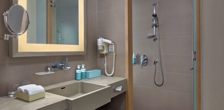 novotel-danang-premier-han-river-corner-deluxe_03