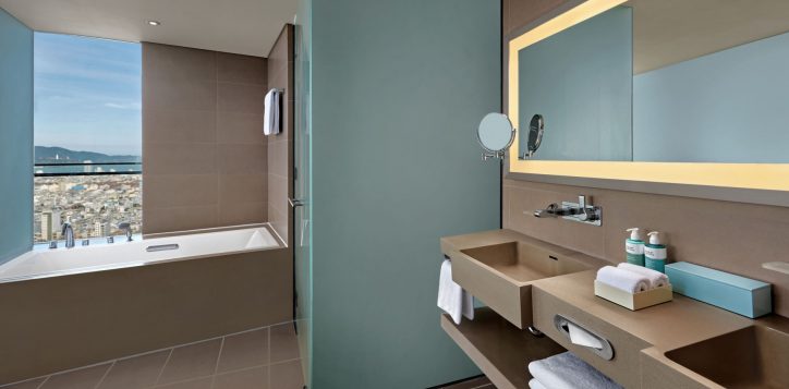 novotel-danang-premier-han-river-corner-suite-4