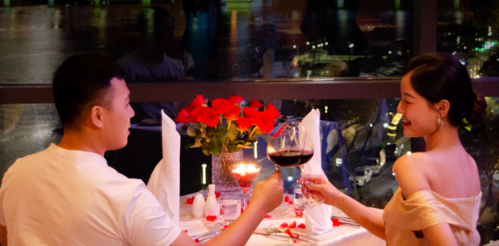romantic-dinner-in-danang