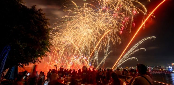 firework-view-at-the-splash-pool-bar