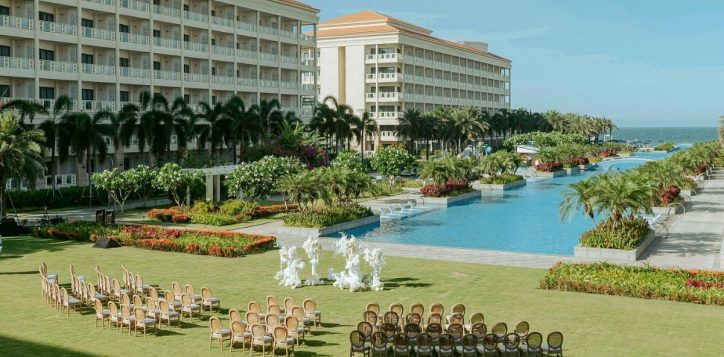 sheraton-grand-danang-beach