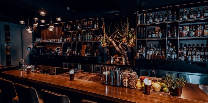 hidden-bar-with-counter-seats