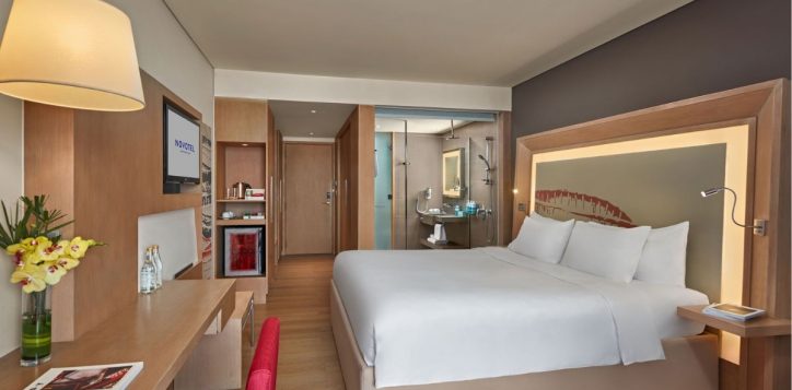 superior-room-novotel-danang-premier-han-river-king-bed-room-view