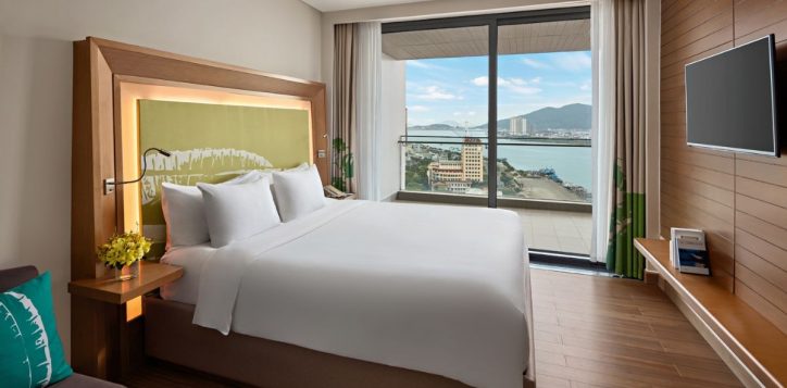 one-bedroom-apartment-balcony-novotel-danang-premier-han-river-2