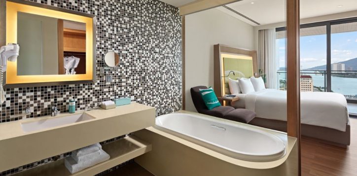 two-bedroom-apartment-bathroom-novotel-danang-premier-han-river