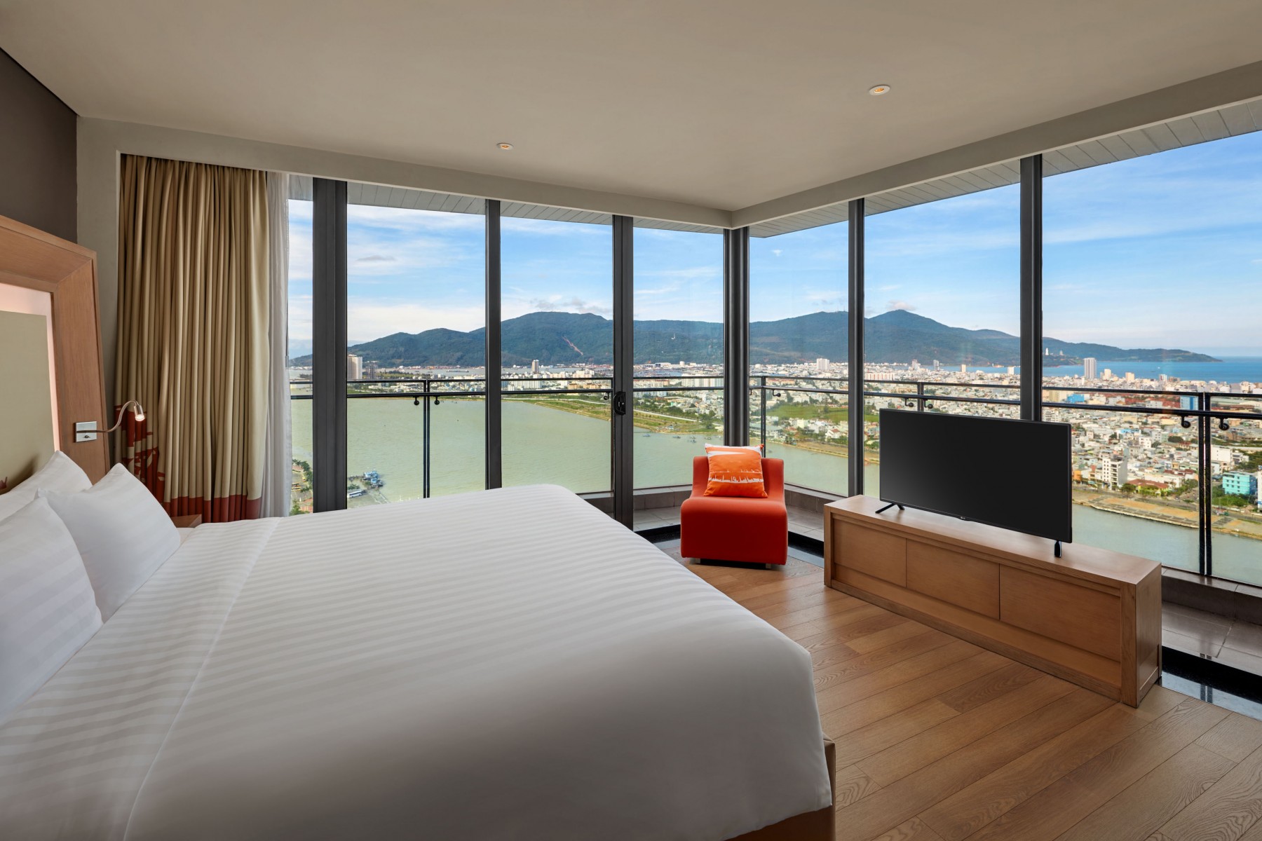 Novotel Danang Premier Han River 的 Corner Suite