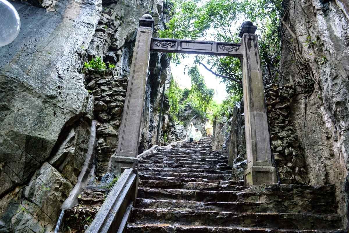 ideal time to visit Marble Mountains and suggested half-day itinerary through Thuy Son