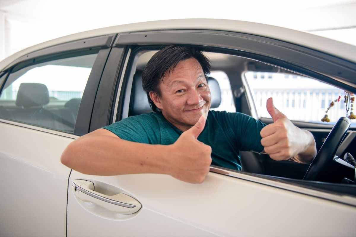 bắt xe taxi để về trung tâm, sân bay và Hội An