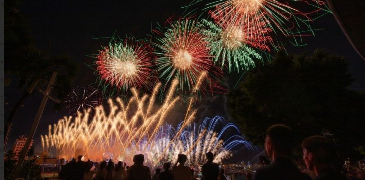 colorful-bursts-over-a-gathering-at-diff-festival