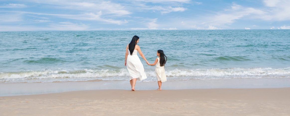 beach_giant-hand_so_sofitel_hua_hin