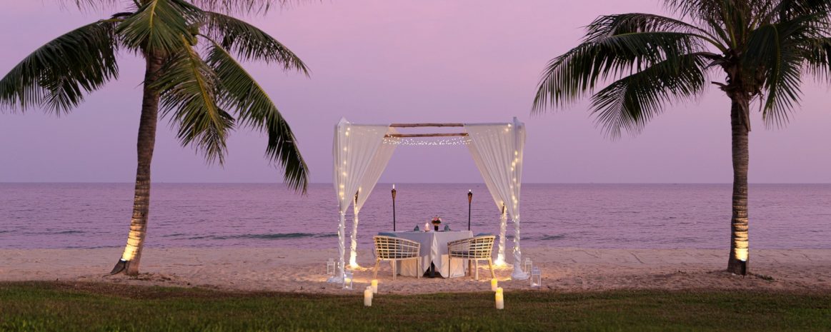 celebrate-love-valentines-dinner-by-the-sea