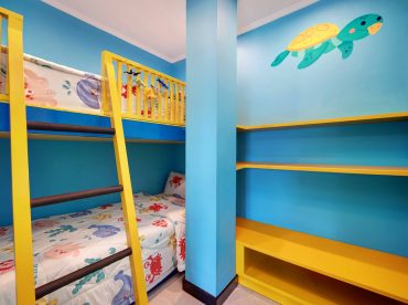 family-suites-king-children-bunk-beds