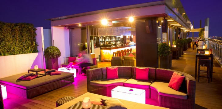 on-top-bar-novotel-saigon-centre-saigon-rooftop-bar
