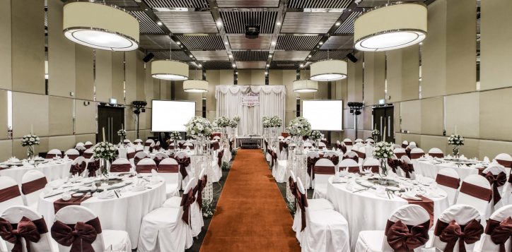 ballroom-full-wedding-set-up-low