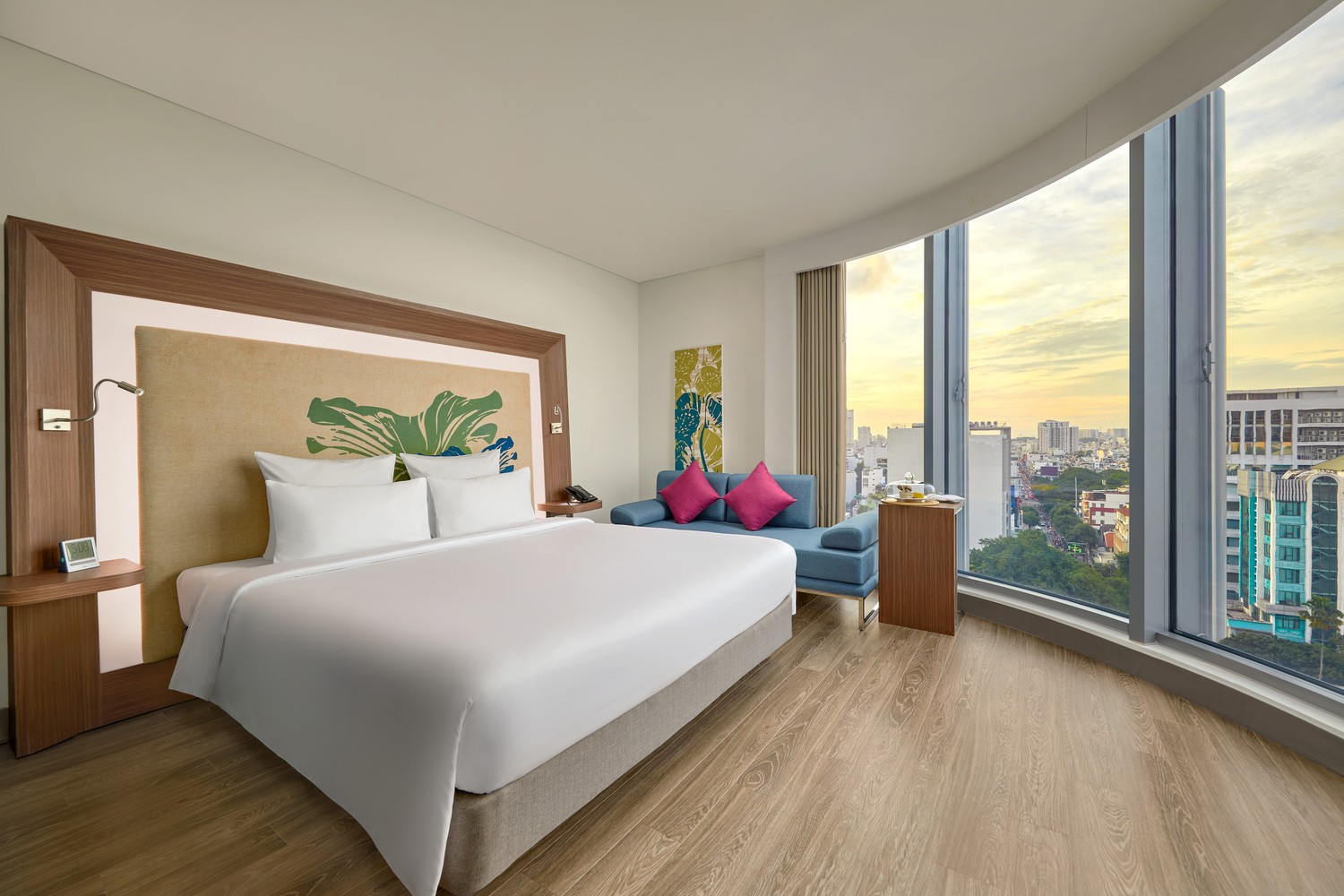deluxe room in novotel saigon centre