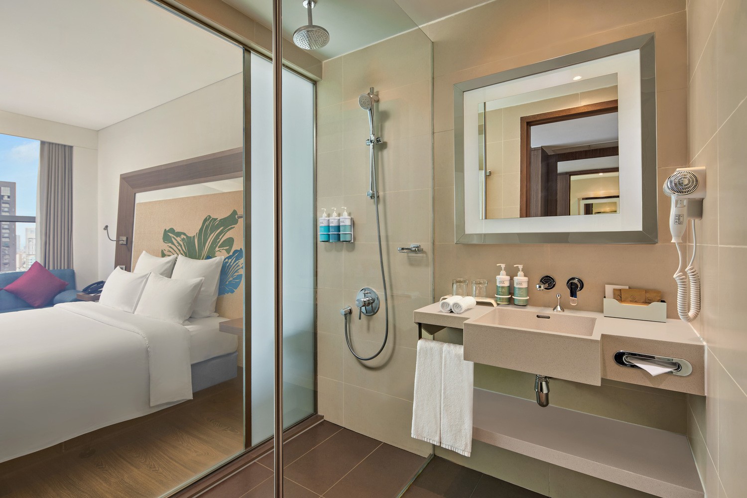 superior king room bathroom