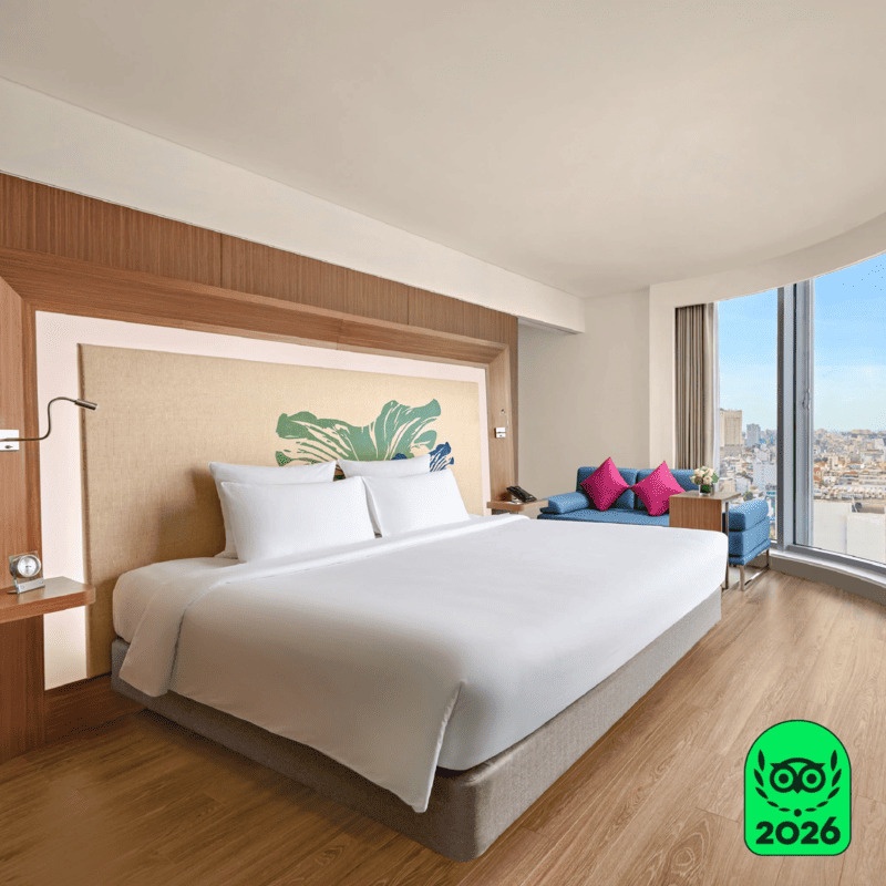 higher-floor rooms offer panoramic or semi-panoramic views