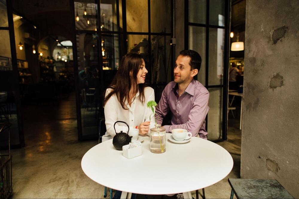 hẹn hò tại quán cafe
