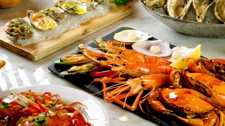 extravagant-seafood-buffet