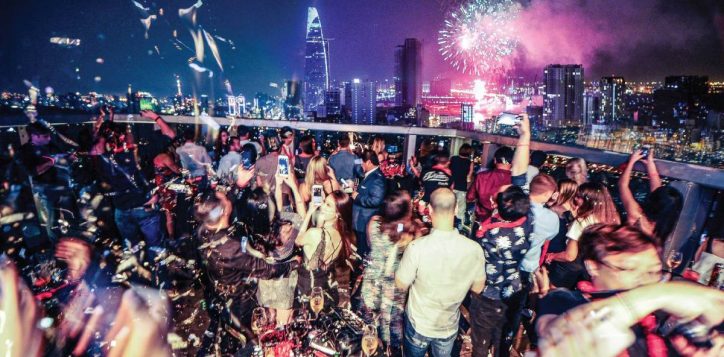 mad-chaos-countdown-party-over-the-city-lights