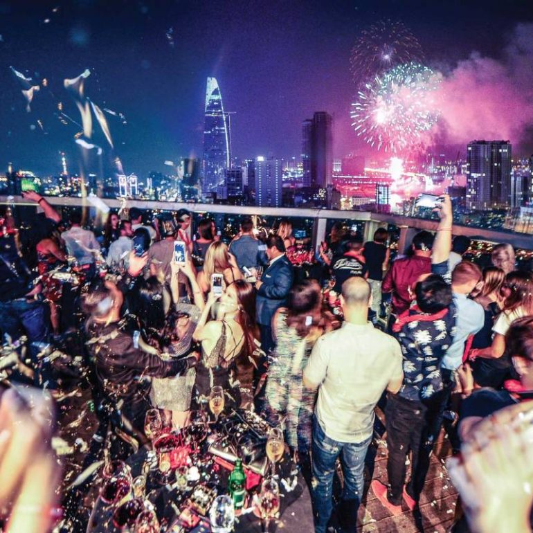 mad-chaos-countdown-party-over-the-city-lights