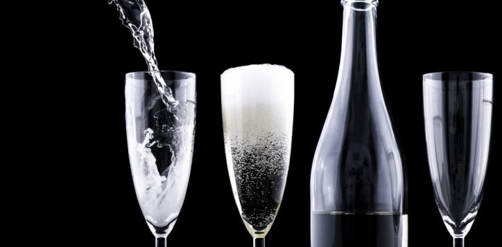 champagner-toasting-new-year-s-eve-drink