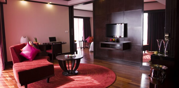 17-suite-living-room
